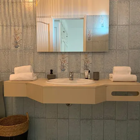 Spacieux Avec Vue Lägenhet