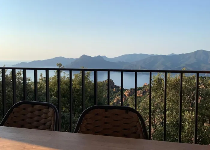 Spacieux Avec Vue Διαμέρισμα *
